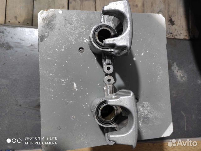 Суппорт Toyota avensis 2