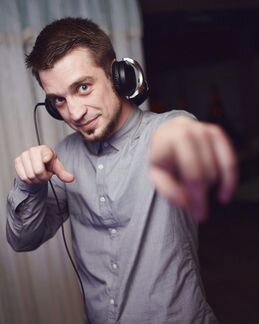 Диджей
