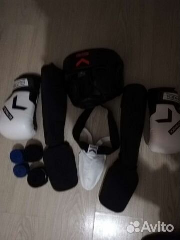 Боксерские перчатки шлем