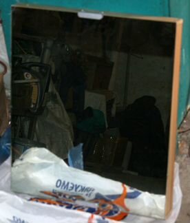 Зеркало на деревянной рамке 44х38 см