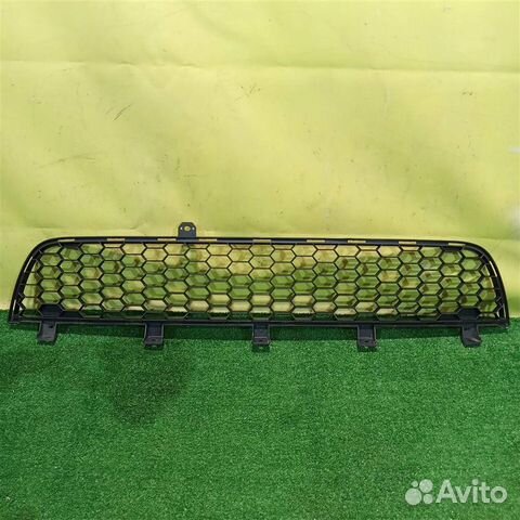 Решетка в бампер центральная Mitsubishi Pajero /M