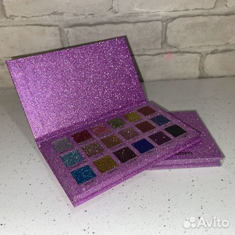 Блестящая палетка от «huda beauty»