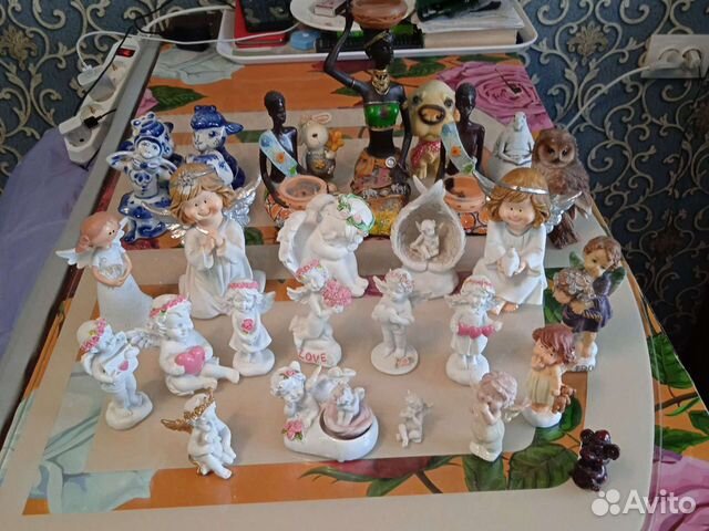 Фарфоровые и гипсовые статуэтки, подсвечники