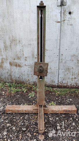 Подъёмник - опрокидыватель 