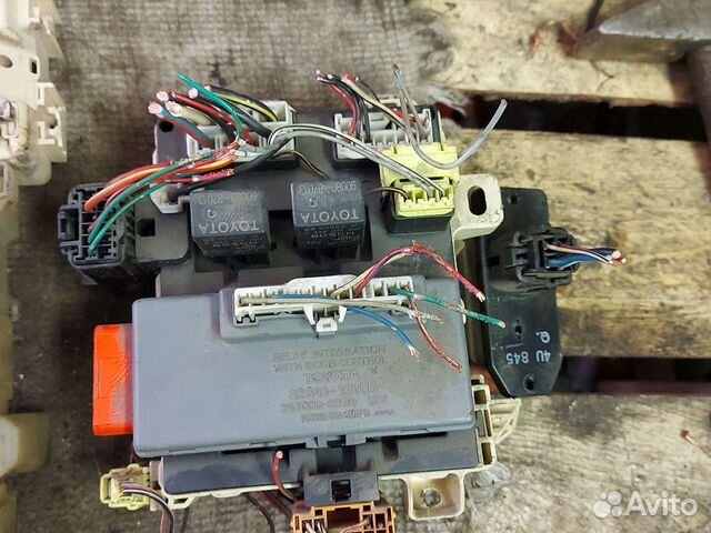 Toyota Corolla E110 блок предохранителей