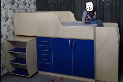 Детская кровать-чердак со столом и шкафом бу
