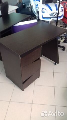 Стол маникюрный 