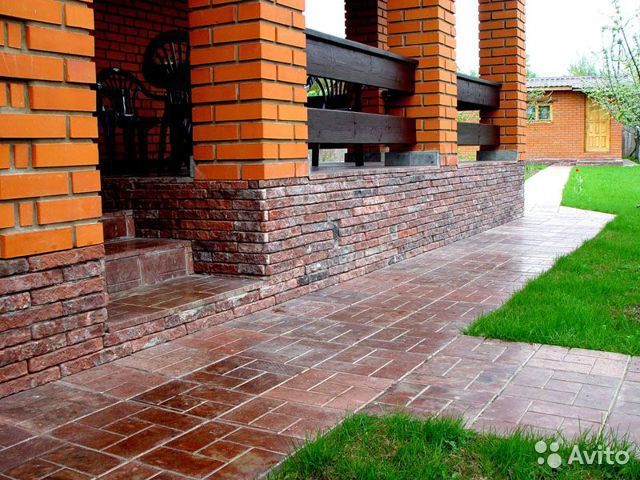 В какой цвет покрасить цоколь дома из красного кирпича