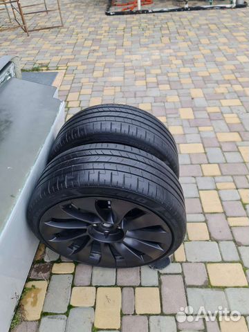 Pirelli P Zero 235/35 R20
