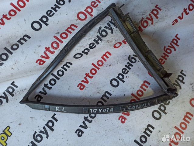 Уплотнитель стекла двери задний левый Toyota
