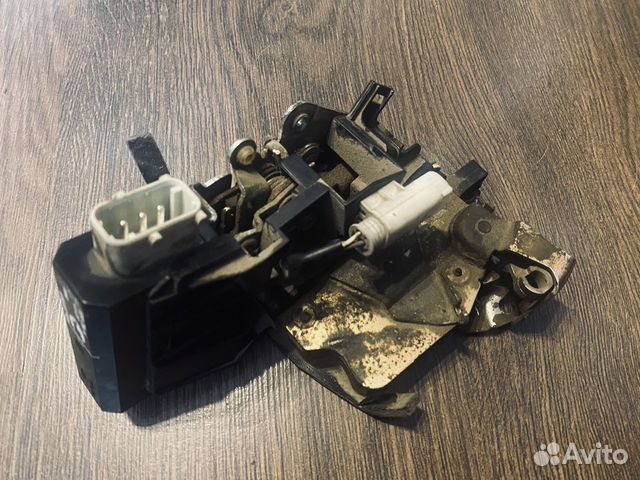 Замок двери задний правый BMW E38 E39