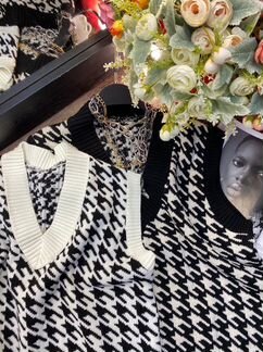 Жилет вязаный; жилет в рубчик; жилет с V-образный