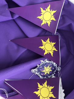 Растяжка флажки Рапунцель бумажная