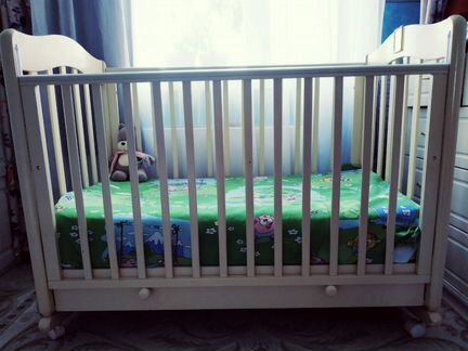 Детская кроватка