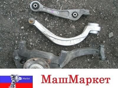 Передняя правая ступица с рычагами A8 D4