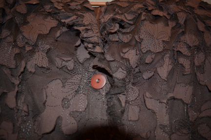 Коричневый, ажурный пиджак с нашивками