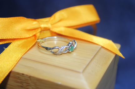 Золотое кольцо с бриллиантами