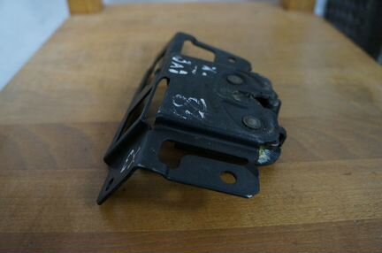 BMW X3 E83 замок крышки багажника