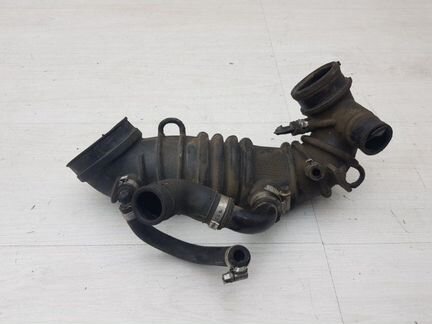 Патрубок воздушный Audi A4 B7 BFB 2006