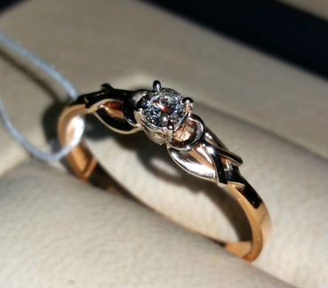 Кольцо золотое с бриллиантом (Россия)