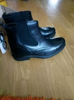 Ботинки новые 40