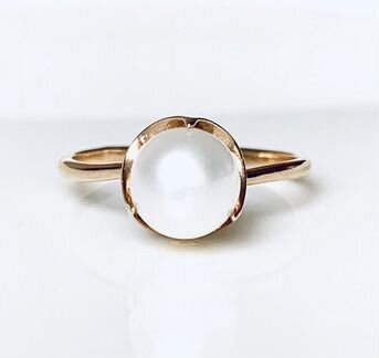 Золотое кольцо с жемчугом