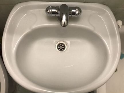 Раковина с зеркалом