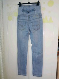 Джинсы с завышенной талией