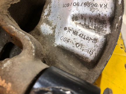 Кулак поворотный задний правый Mercedes Ml W166