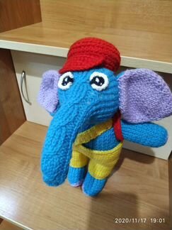 Вязаная игрушка ручная работа спицами Слонёнок