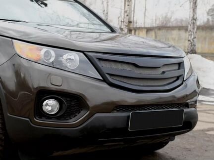 Решетка радиатора с сеткой металлик Kia Sorento