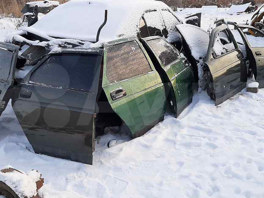 Ремонт ваз омск. Битая ВАЗ 2109 белая. ВАЗ 2109 битая. Битая ВАЗ 2109 серебристая. Разбитая ВАЗ 2109.