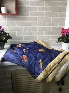 Покрывало и подушки на кровать