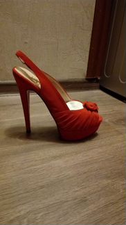 Продам новые замшевые туфли Christian Louboutin