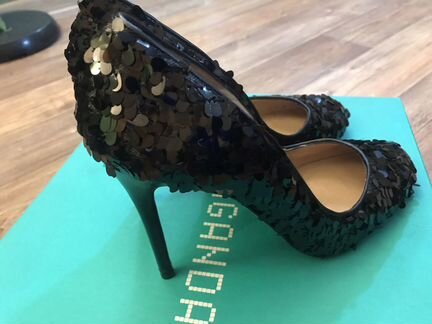 Туфли на высокой шпильке