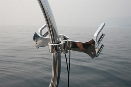 Держатель для водных лыж на катер