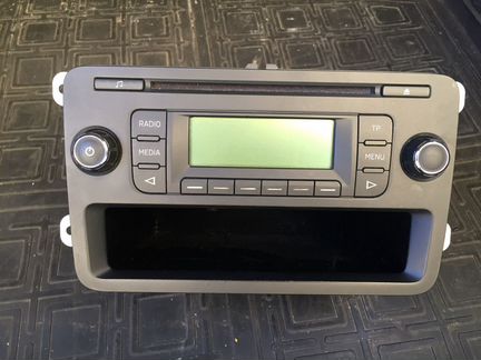 Продам штатную магнитолу Шкода Рапид