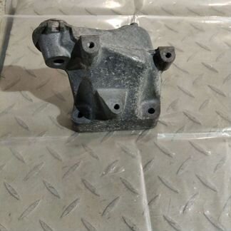 Кронштейн двигателя на Мерседес-A6422236304