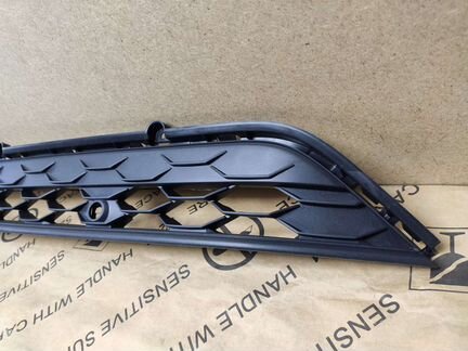 Решетка Volkswagen Tiguan 2 бампера передняя новая