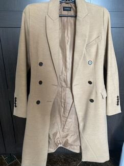 Пальто бежевое