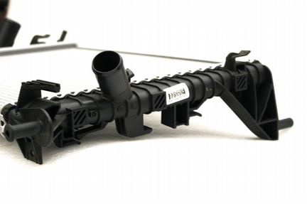 Радиатор охлаждения Ford Focus 2004-2008/11 без ас