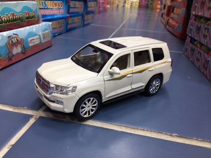 Тойота железная машинка (белая и чёрная)