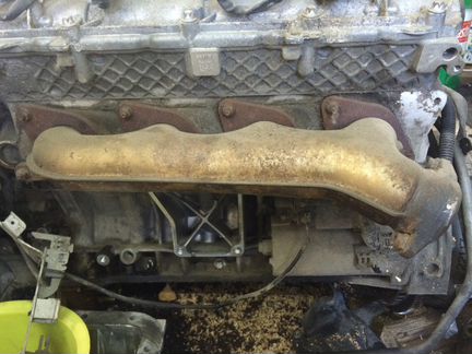 Выпускной коллектор Мерседес 221, 273 мотор