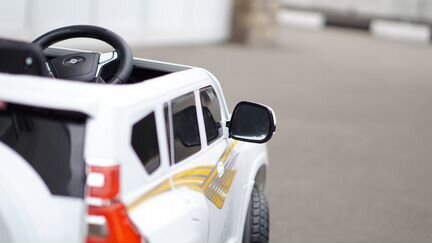 Детский электромобиль Toyota Prado Ultra