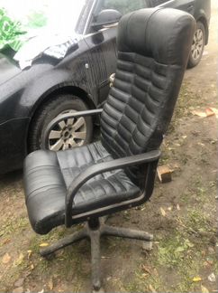 Кожанное кресло