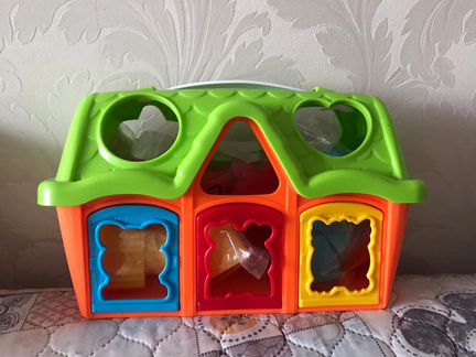 Развивающие игрушки (домик сортер)