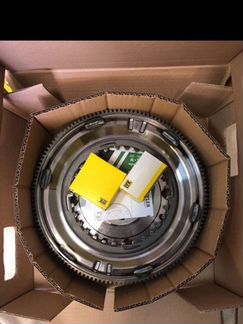 Маховик двухмассовый LUK 415084409 VAG 1.8TSI