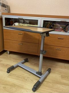 Компьютерный стол для ноутбука