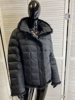 Чёрная куртка пуховик