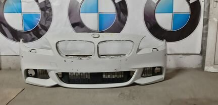 Bmw f10 М пакет передний бампер в сборе белый